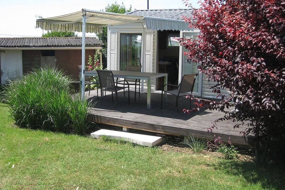 Mobile Home '40 M², Proche De La Mer' with Private Terrace and Private Garden in Saint-Nazaire-sur-Charente, Rochefort region