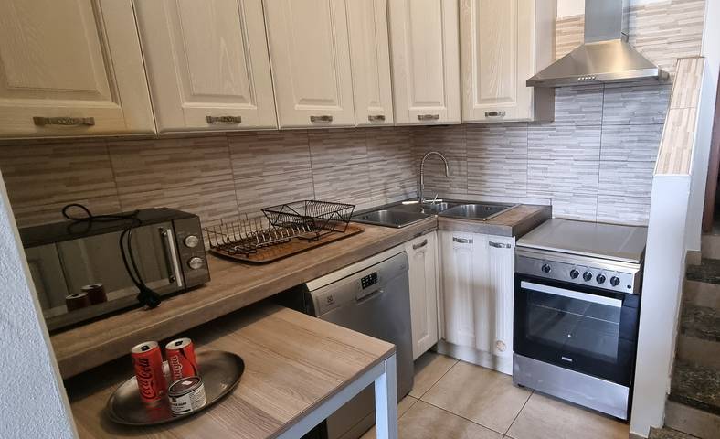 Appartamento intero, Ampio appartamento con giardino in Lesa, Lago Maggiore (Piemonte)