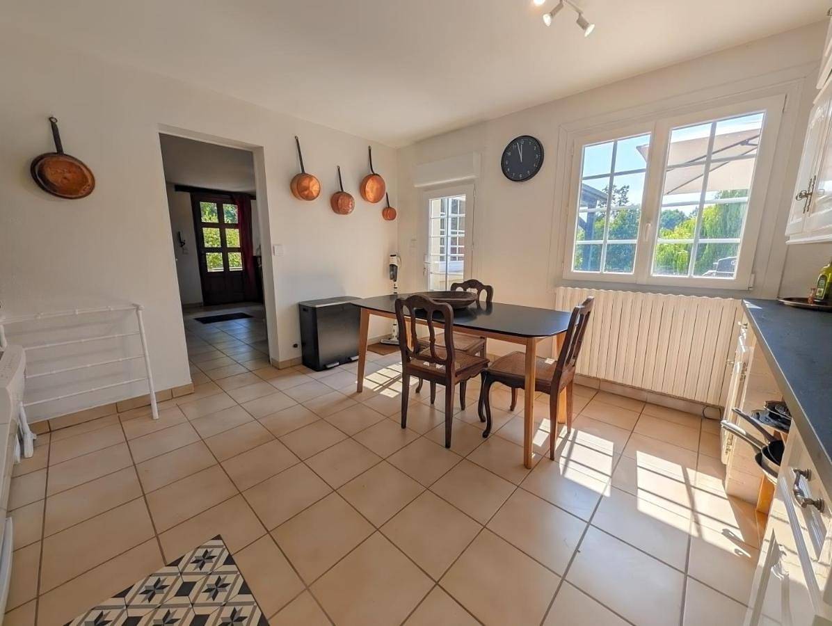 Les roches - Au bord de l'eau avec jardin, terrasse et parking in Amayé-sur-Orne, Région de Caen