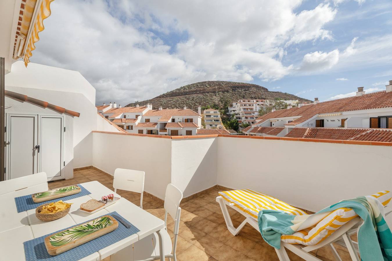 Ático Cardon Beach: Vistas a la montaña, piscina compartida y Wi-Fi in Playa de las Américas, Arona 