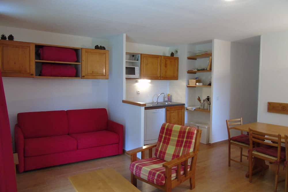 Ganze Wohnung, Gemütliches 2-Zimmer-Apartment mit Terrasse, 4. Etage, nahe Skilifte und Geschäfte, für 6 Personen in Valfréjus, Modane