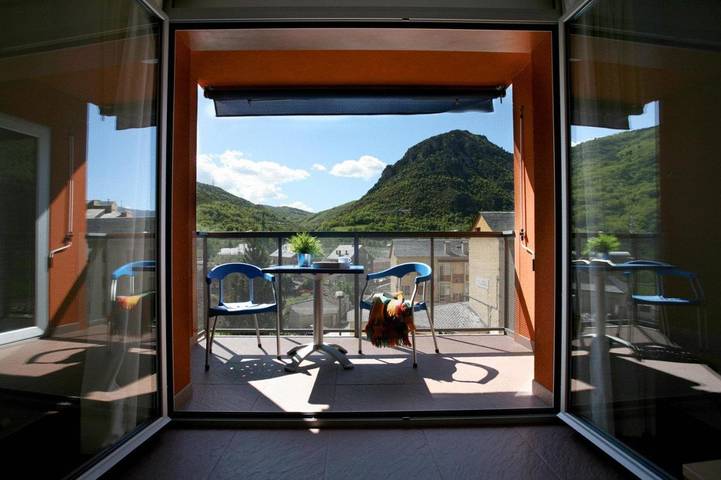 Apartamento para 2 personas, con Terraza y Jardín en Pont de Suert