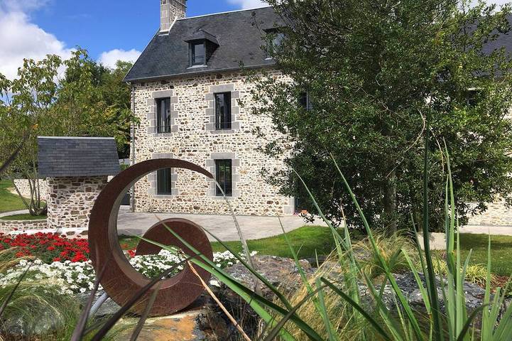 Gîte pour 10 personnes, avec sauna ainsi que jacuzzi et jardin à Ouville