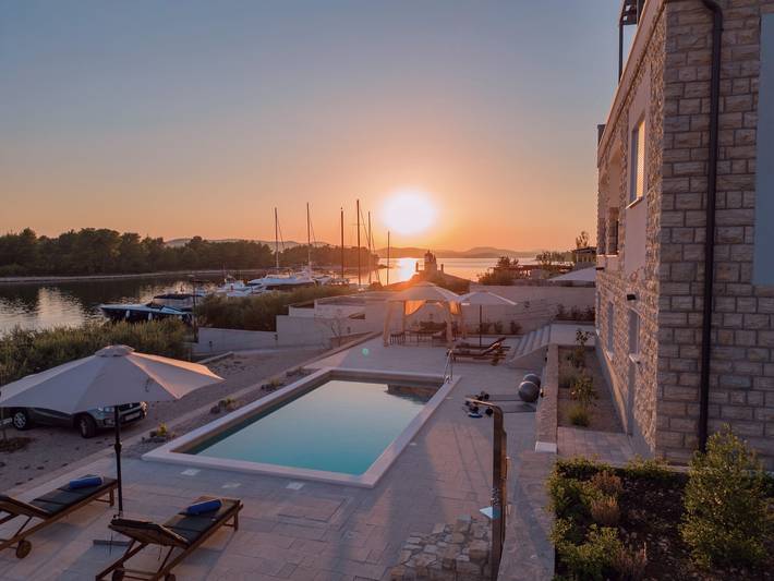 Ferienhaus für 8 Personen, mit Balkon und Terrasse sowie Garten und Pool