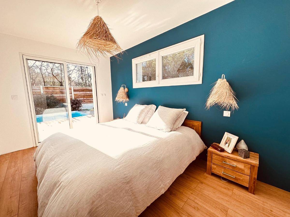 King Room with Pool View in Le Teich, Région d'Arcachon