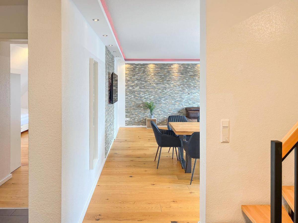 Ganze Wohnung, T&K Apartments - Mettmann - Schöne 5 Zimmer Maisonette - 20min Messe Fair Dus in Mettmann, Kreis Mettmann