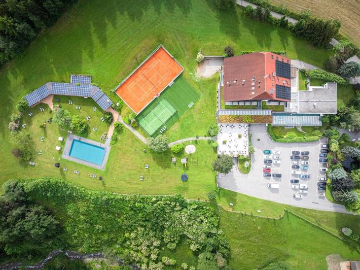 Hotel für 3 Personen, mit Garten und Pool sowie Sauna und Ausblick in Reischach Südtirol