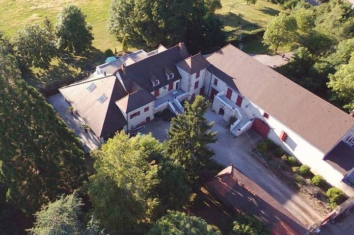 Gîte pour 6 personnes, avec jacuzzi ainsi que piscine et terrasse, animaux acceptés