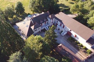 Gîte pour 6 personnes, avec terrasse ainsi que piscine et jacuzzi, animaux acceptés à Saint-Léger-sur-Dheune