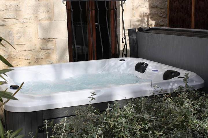 Location de vacances pour 6 personnes, avec jardin et jacuzzi à La Baume-de-Transit - 2