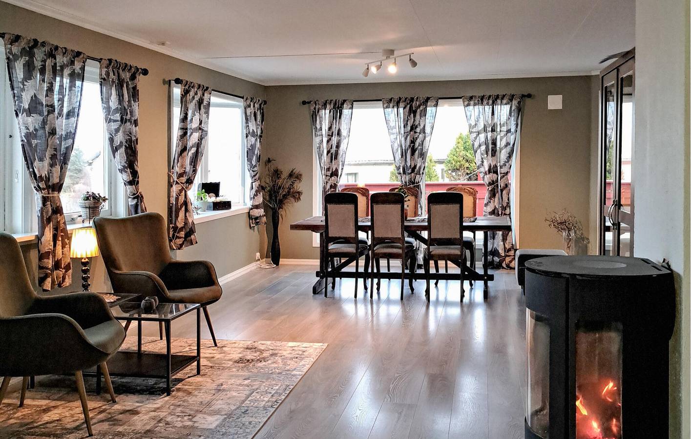 Ganze Ferienwohnung, Ferienwohnung für 8 Personen mit Terrasse in Eigersund