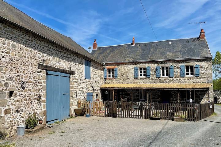 Gîte pour 8 personnes, avec jardin à Cressat