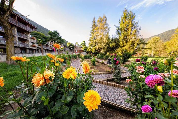 Vakantiewoning voor 6 personen, with uitzicht and tuin as well as zwembad, kindvriendelijk in Andorra