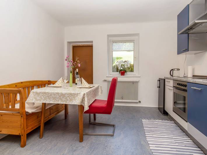 Ferienwohnung für 4 Personen, mit Terrasse und Garten sowie Seeblick am Attersee - 2