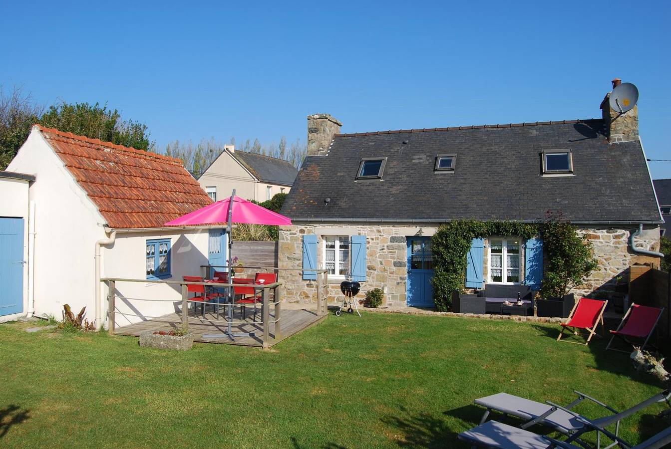 Maison de Pêcheur in Plougrescant, Côte de Granit Rose