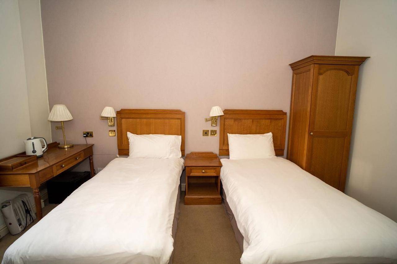 Twin Room with Private Bathroom in Harpenden, Hertfordshire
