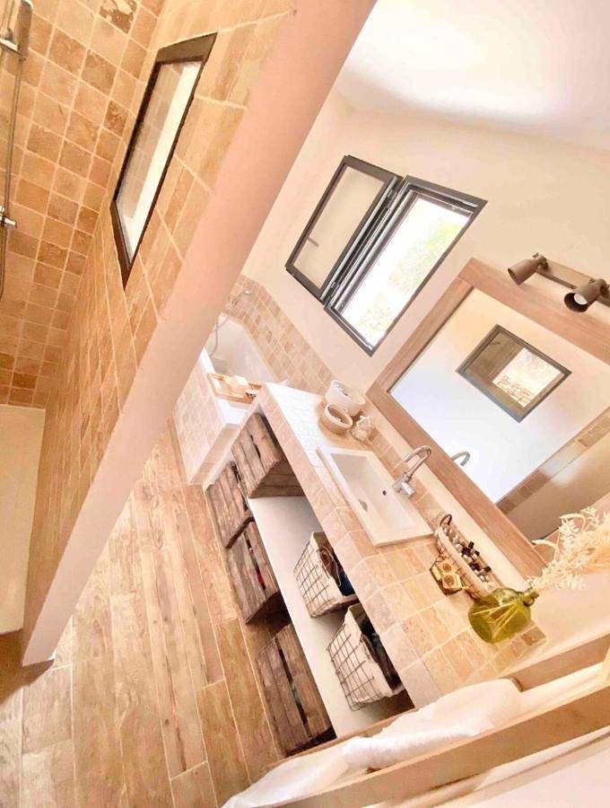 Location de vacances pour 2 personnes, avec jardin et piscine ainsi que vue et bassin pour enfant à Le Beausset - 4