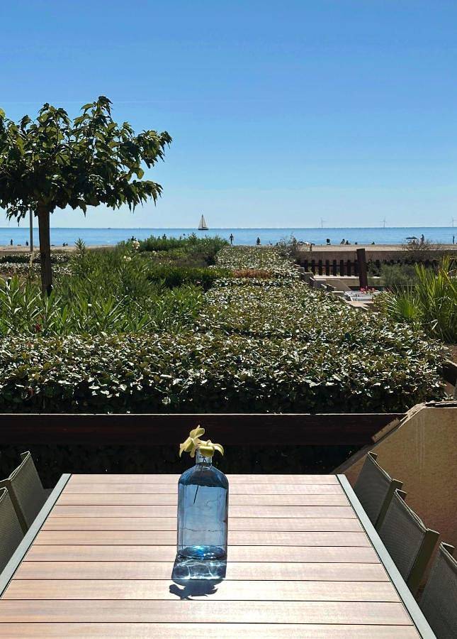 Ferienwohnung für 4 Personen, mit Terrasse und Pool sowie Ausblick in Les Ayguades