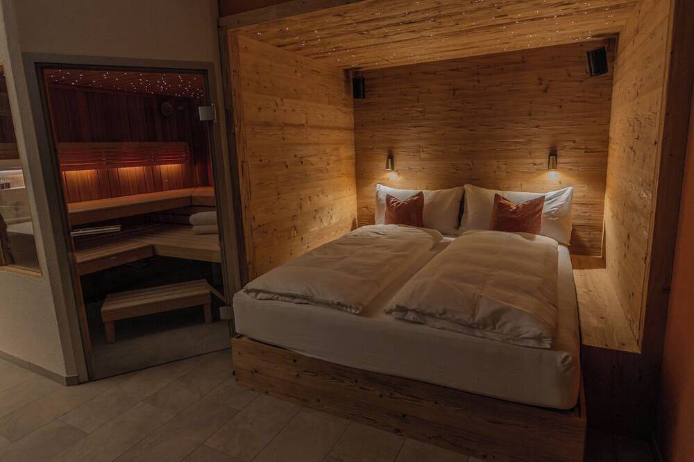 Entire apartment, New! Private Spa-Suite in Luzern in Lucerne, Lake Lucerne