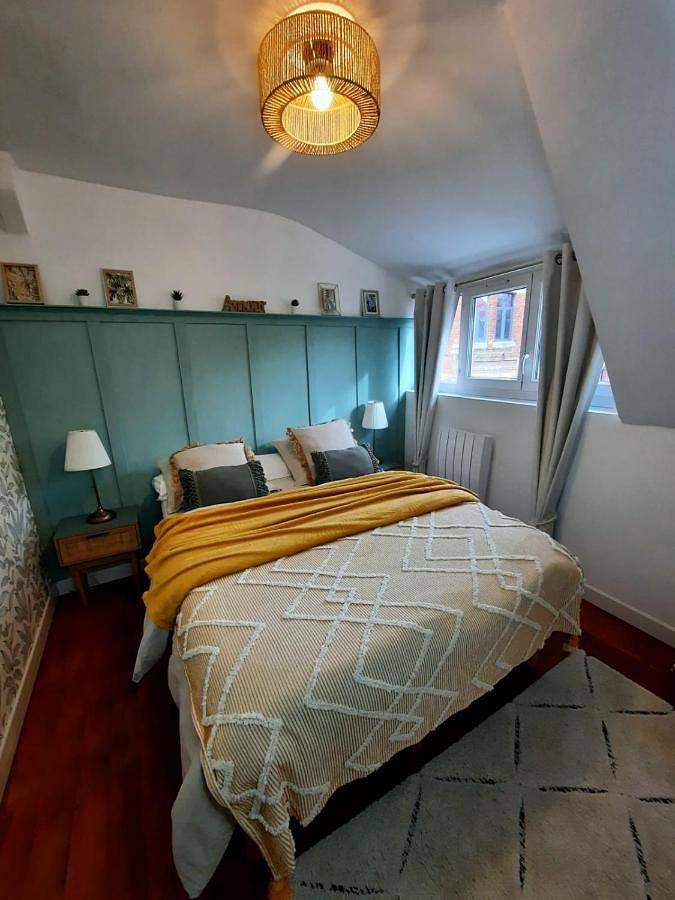 Appartement entier, One-Bedroom Apartment in Valenciennes, Région de Valenciennes