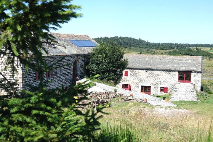 Location de vacances pour 4 personnes, avec jardin et vue, animaux acceptés à Les Vastres