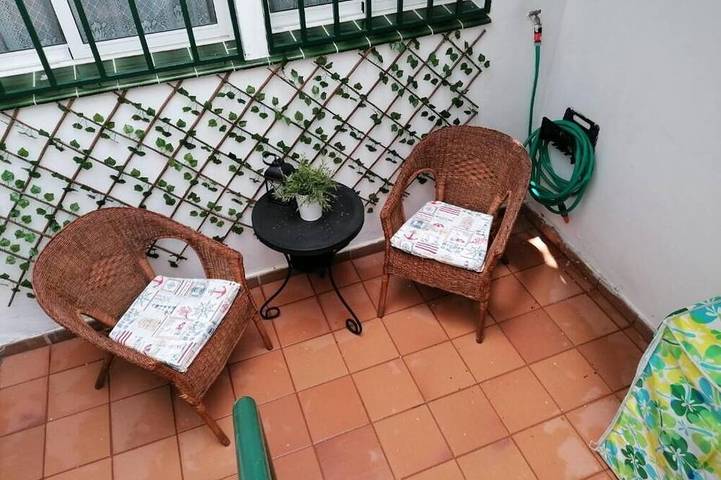 Room on the ground floor with 2 single beds in a shared house—Adults Only in Abades, Arico