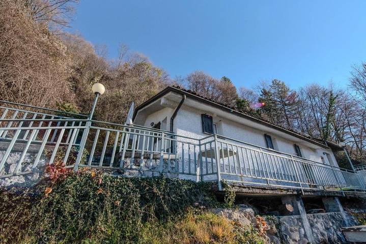 Gîte pour 5 personnes, avec terrasse ainsi que vue et jardin dans Serina - 2