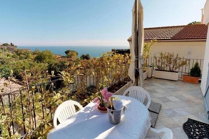 Ferienwohnung für 2 Personen, mit Balkon und Garten in Menton