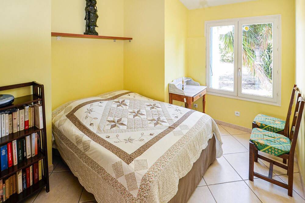 Beautiful home in La Garde with kitchen in La Garde, Toulon region