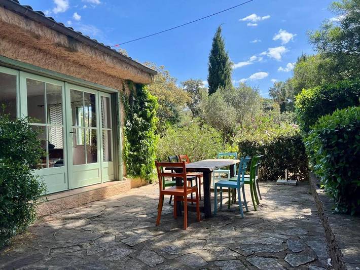 Location de vacances pour 8 personnes, avec jardin dans Cabasson