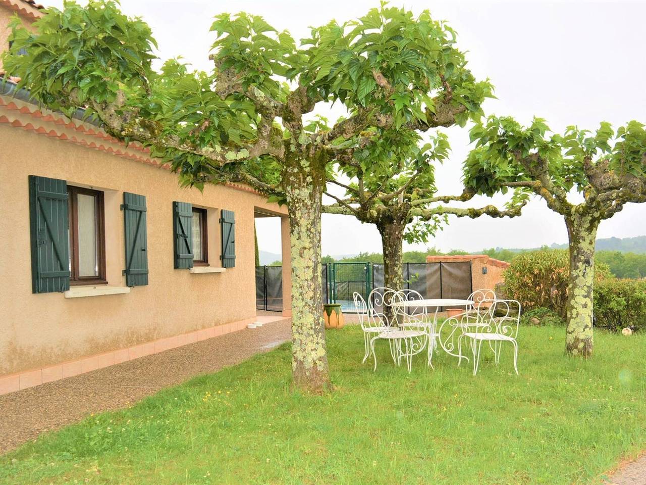 Villa à Lagorce avec piscine privative, 4 chambres, grand terrain, animaux admis, tout confort in Lagorce, Ardèche