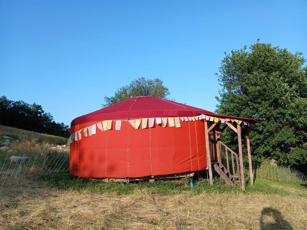 Chambre d’hôtes « Yourte » avec vue sur la montagne et jardin partagé in Beaulieu (Haute-Loire), Haute-Loire