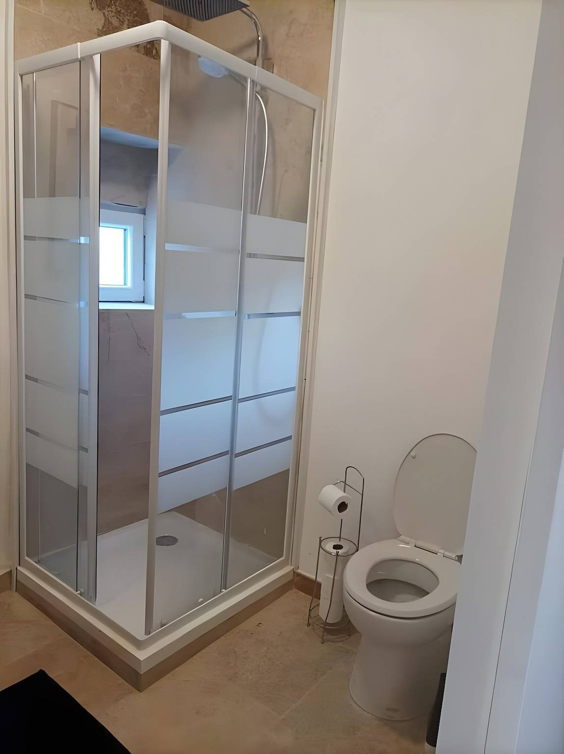 Hel lejlighed, Raymond's Studio Retreat in Verfeuil – Peaceful Stay Near Uzès & Barjac in Verfeuil, Nimes Området