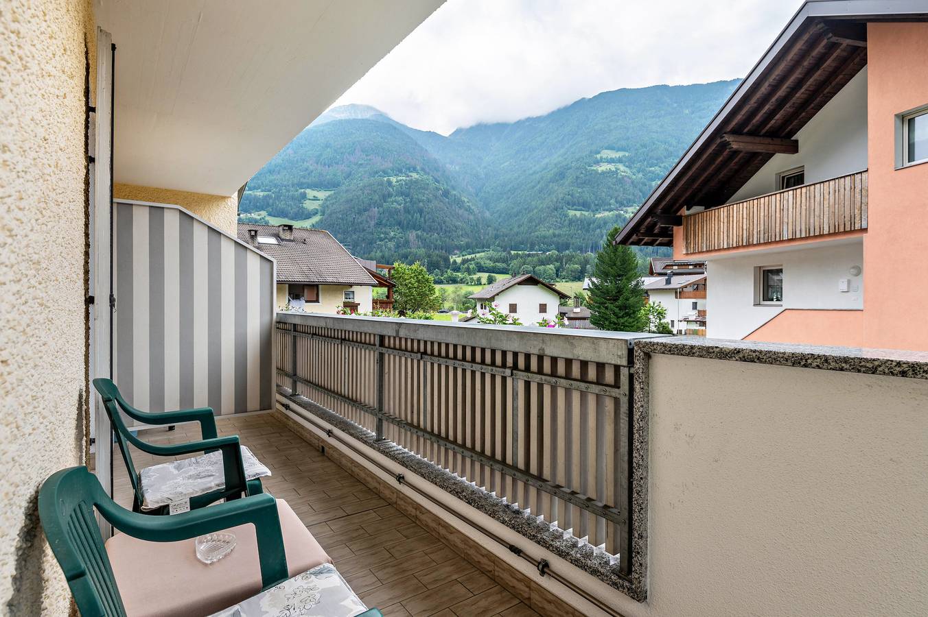 Appartamento intero, Appartamento 'Appartment 2' con vista sulle montagne, giardino condiviso e Wi-Fi in Villa Ottone, Gais