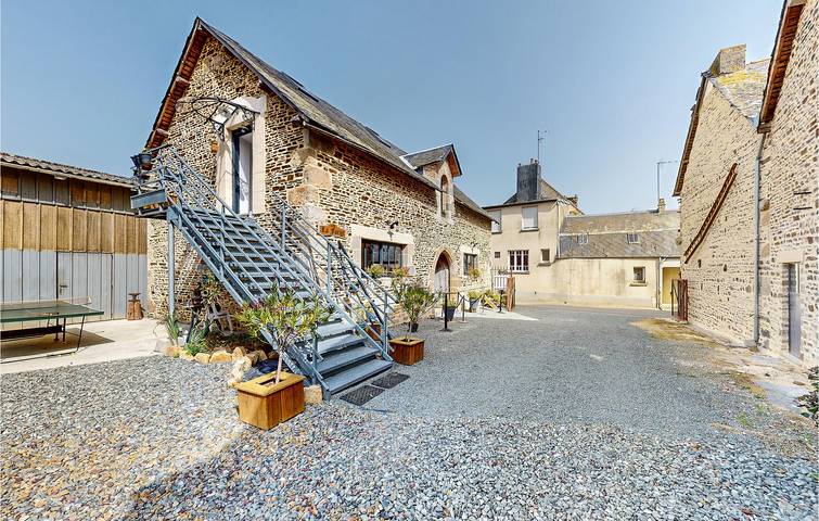 Cottage pour 4 personnes, avec jardin dans Mayenne