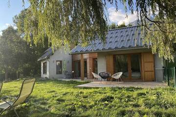 Gîte pour 6 personnes, avec terrasse et jardin à Puy-Saint-Eusèbe