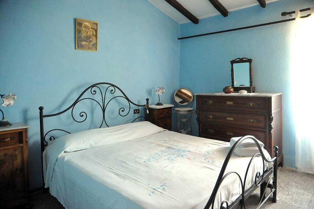 Traditional style stone cottage with private pool in Villa Collemandina, Garfagnana