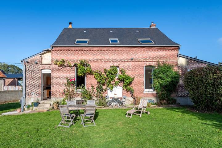 Location de vacances pour 8 personnes, avec jardin et terrasse à Saint-Quentin-la-Motte-Croix-au-Bailly