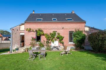 Location de vacances pour 8 personnes, avec terrasse et jardin à Saint-Quentin-la-Motte-Croix-au-Bailly