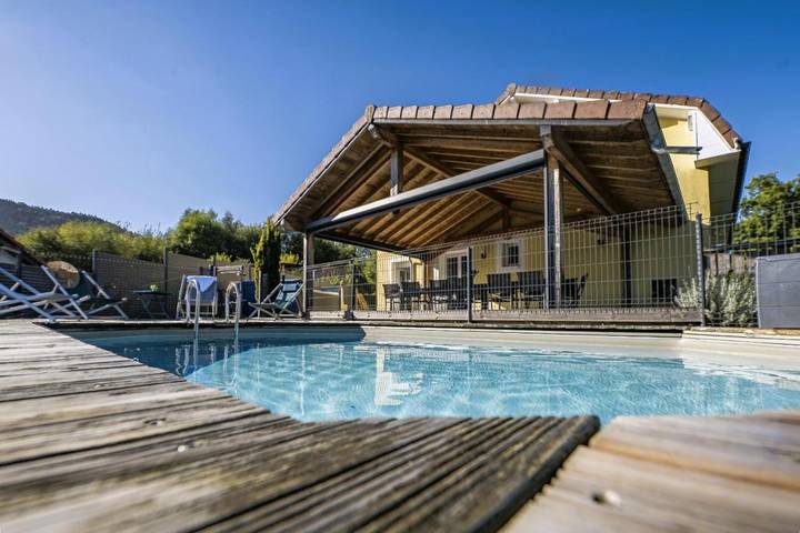 Maison de vacances pour 15 personnes, avec piscine ainsi que jardin et vue, animaux acceptés