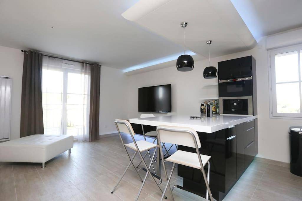Appartement entier, Two-Bedroom Apartment in Wissous, Essonne
