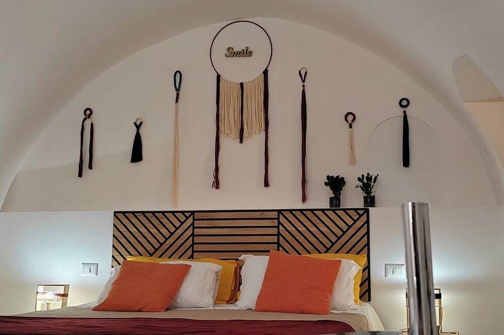 Entire apartment, [La Chianca Jacuzzi & Stone] Cozy Apartment in Conversano, Bari Province