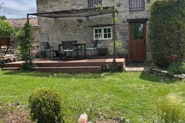 Gîte pour 4 personnes, avec jardin ainsi que piscine et terrasse à Caylus