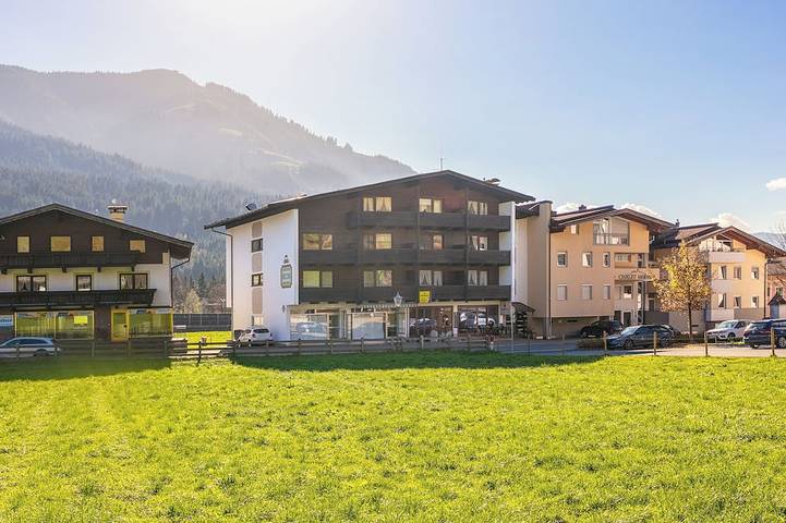 Hütte für 2 Personen, mit Balkon, mit Haustier in Brixen im Thale