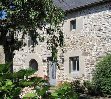 Location de vacances pour 8 personnes, avec jardin à Mûr-de-Bretagne