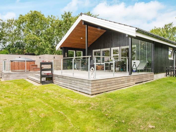 Ferieudlejning for 8 personer, med Terrasse i Struer