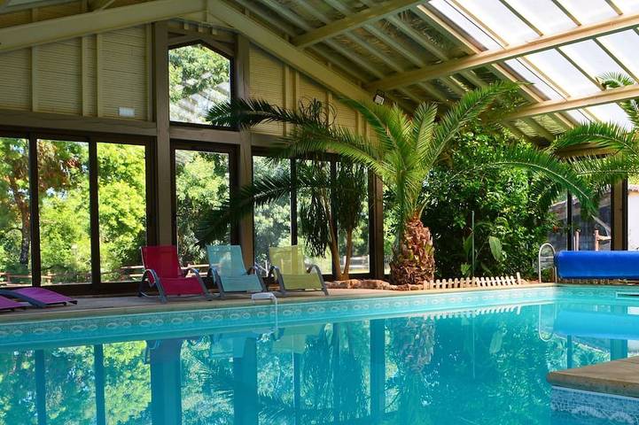 Location de vacances pour 17 personnes, avec jacuzzi ainsi que jardin et sauna à Cherveix-Cubas