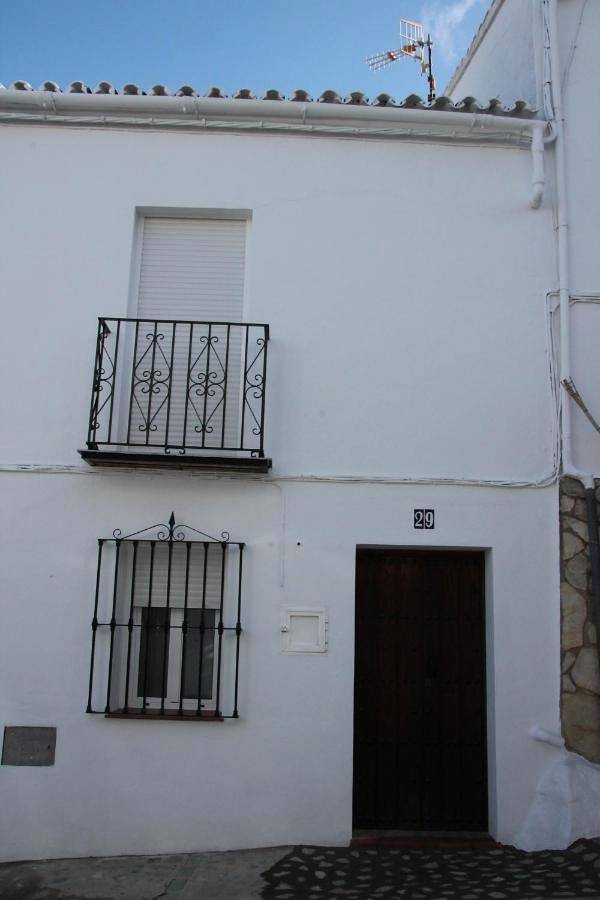 Casa rural para 5 personas, con vistas además de jardín y piscina para niños, Familias con niños en Zahara de la Sierra - 3