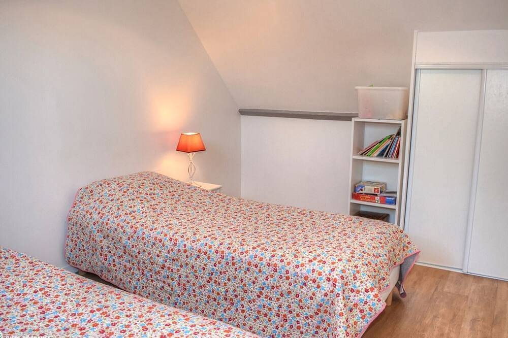 Casa tranquila con piscina compartida cerca de los castillos del Loira y Tours in Luynes, Región de Tours