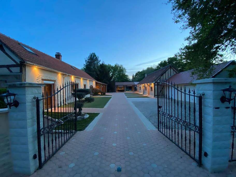 Five-Bedroom House in Varennes-Changy, Région de Montargis